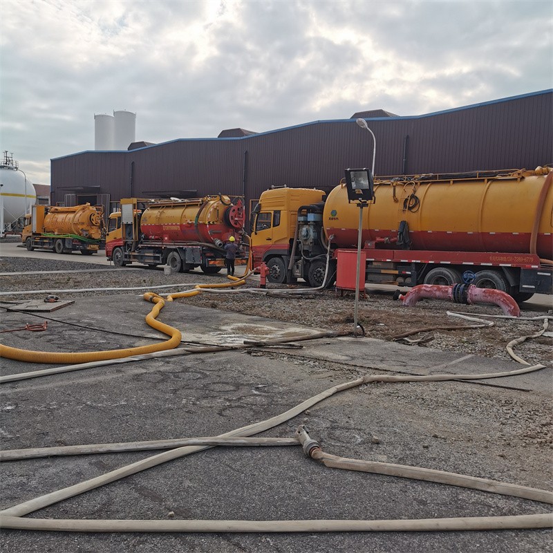 七叉镇污水池清理