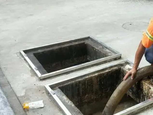 七叉镇化粪池清理